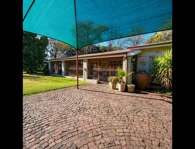 2.10HA SMALLHOLDING FOR SALE IN BUYSCELIA